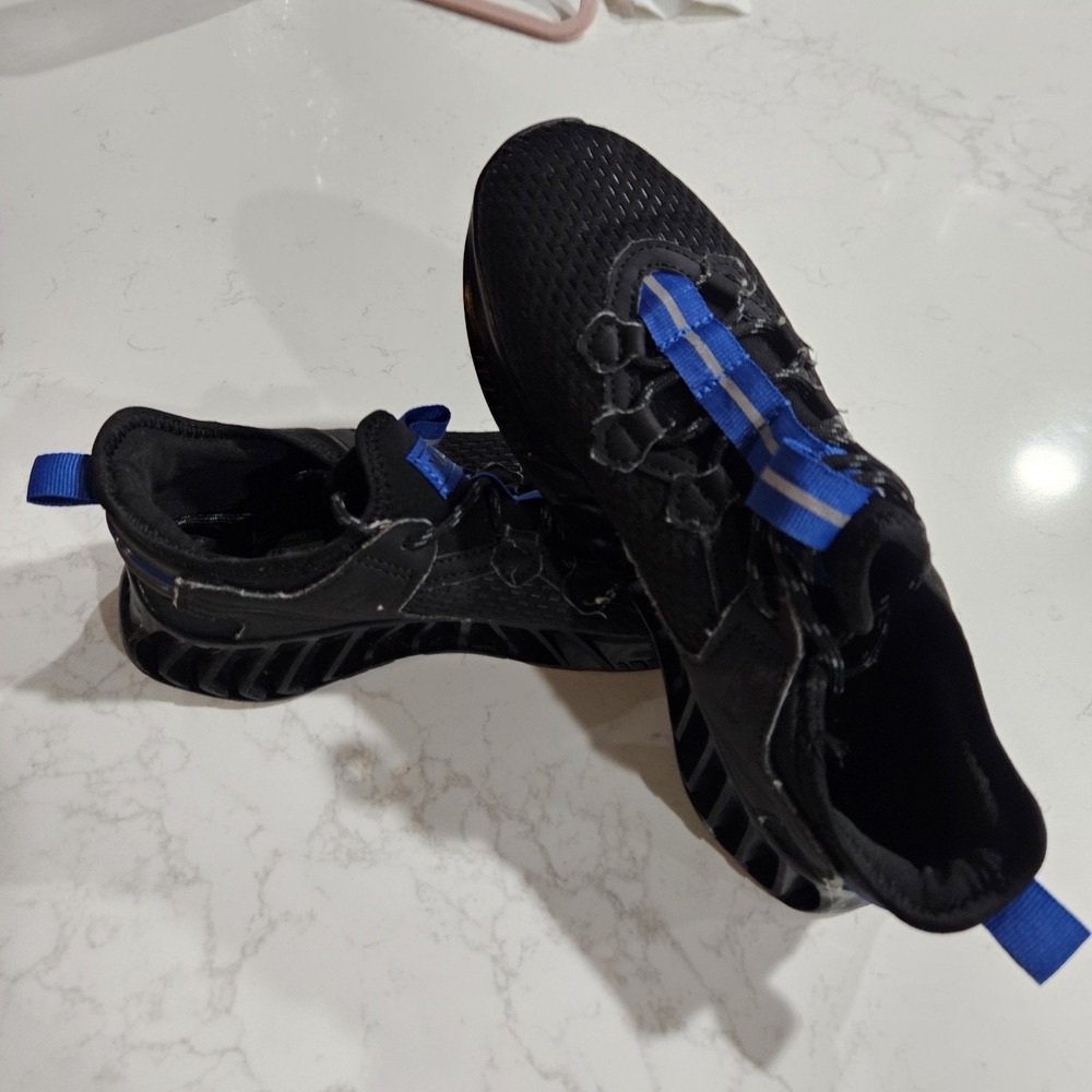 Nautica Men's Black Sneakers with Blue Pull Tabs Size 5 - Picture 3 of 4